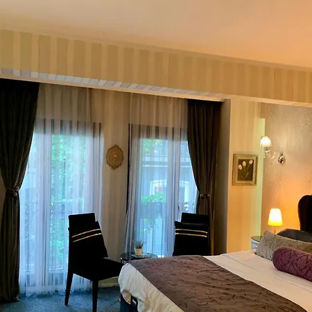 Luxury Pera House Hotel 3*