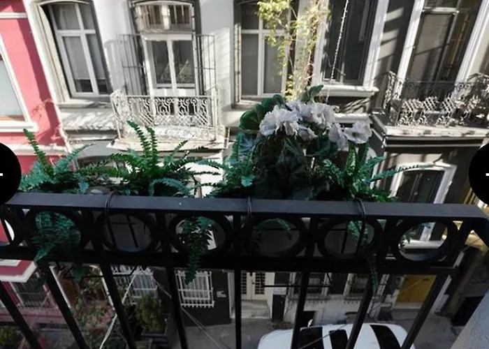 Luxury Pera House Hotel 3*